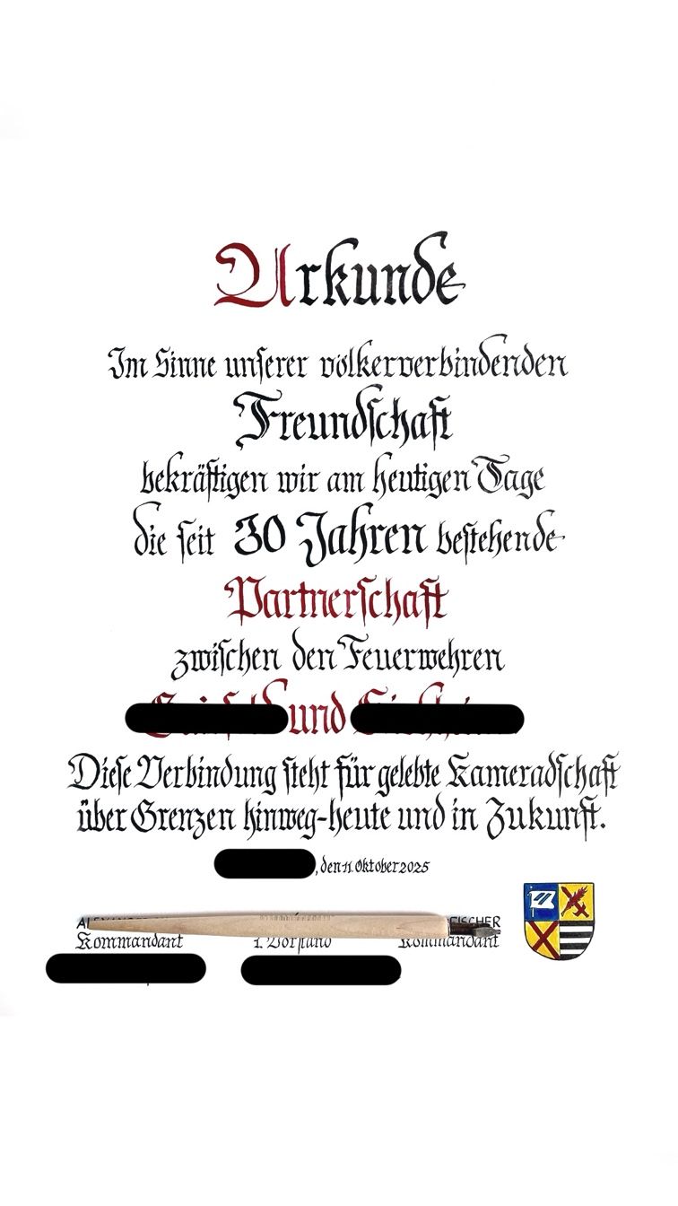 Von Hand kalligraphierte Urkunde